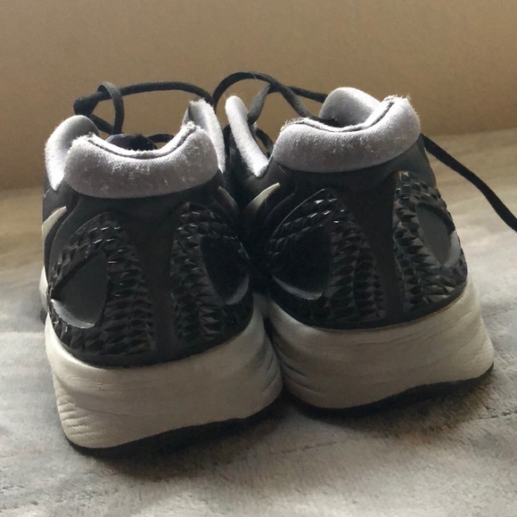 Shoes - Picture 2 of 3